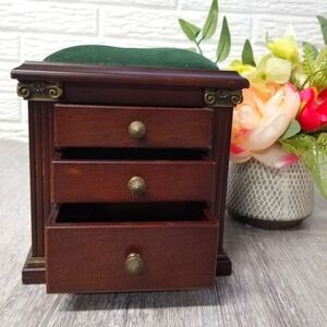 Vintage wooden sewing box w/drawers